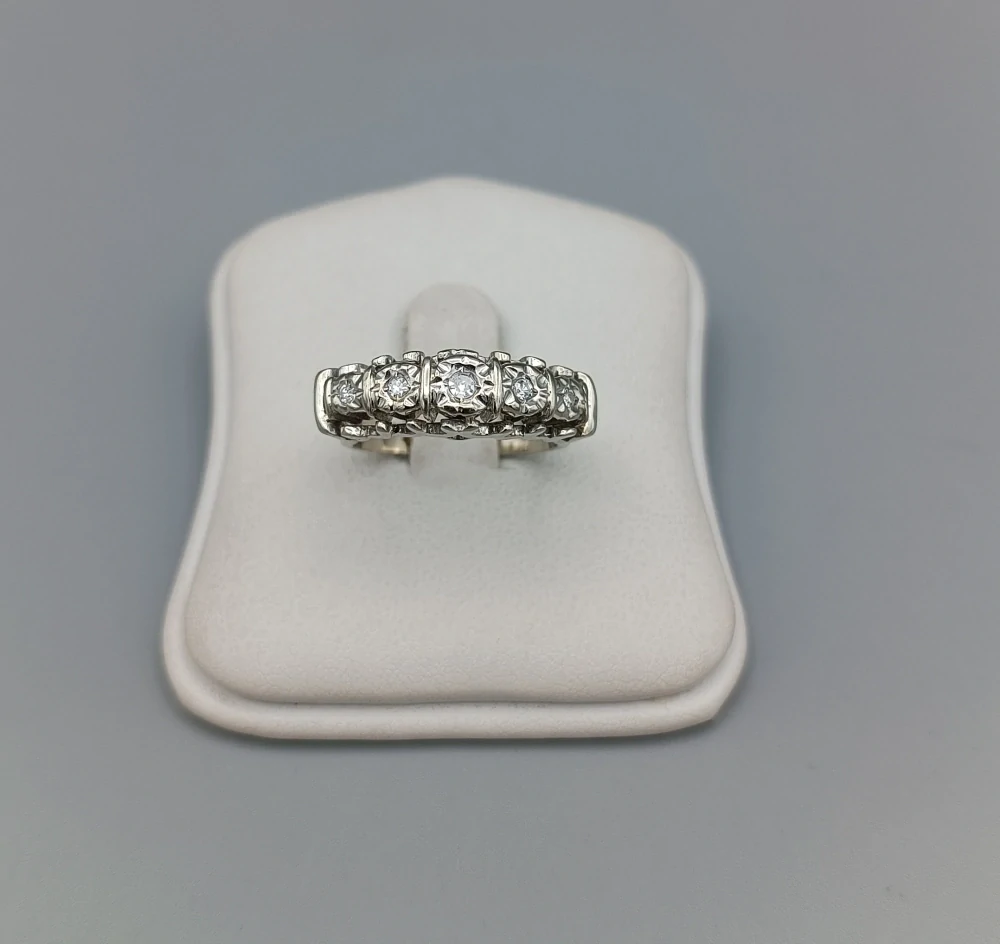 Zlatý prsten s diamanty 5,55g velikost 53,5
