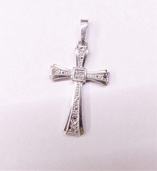 Zlatý přívěsek 2,10g s diamanty