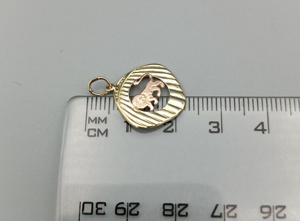 Zlatý přívěsek 0,65g Lev