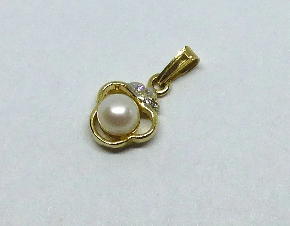 Zlatý přívěsek 1,15g, perla
