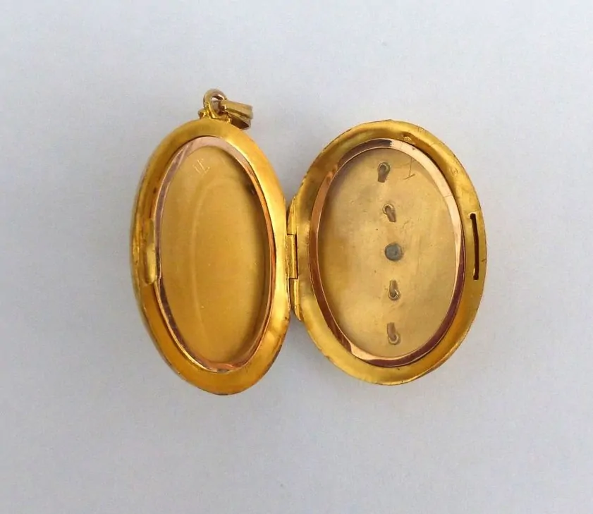 Zlatý medailon 18,80g, 55x34mm, perly