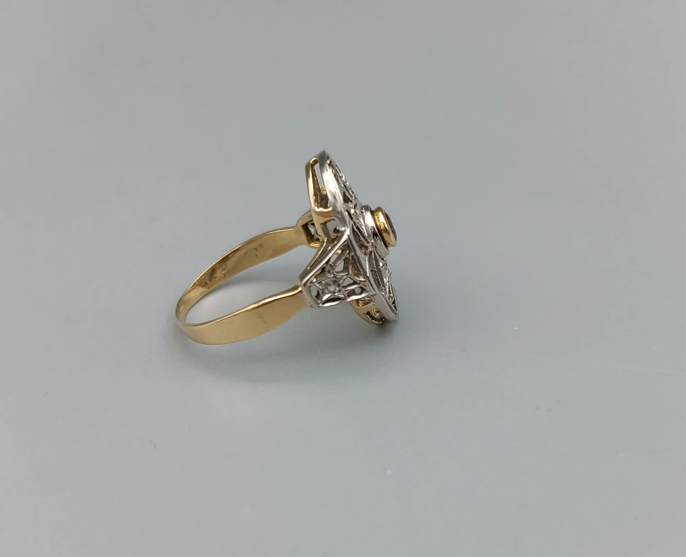 Zlatý prsten s rubínem a diamanty 4,85g velikost 57