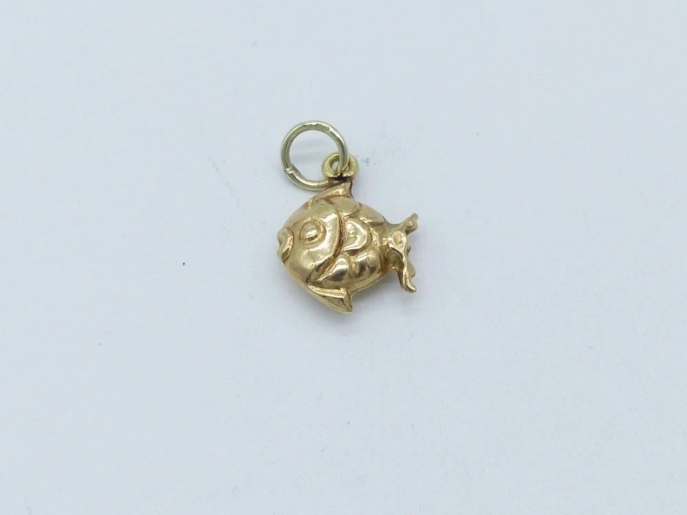 Zlatý přívěsek 0,40g ryba
