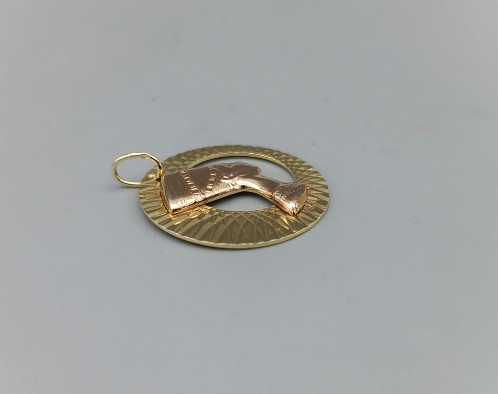 Zlatý přívěsek 4,10g, Nefertiti