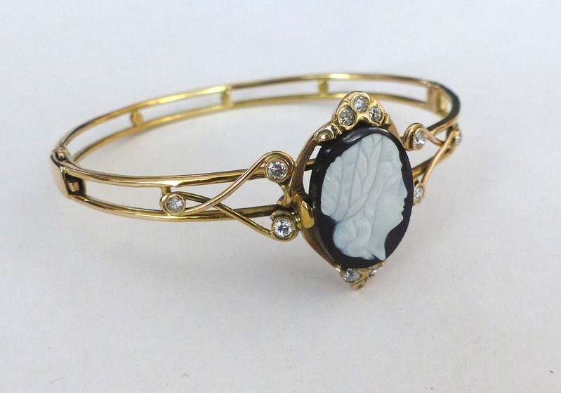 Zlatý náramek 14,75g s diamanty