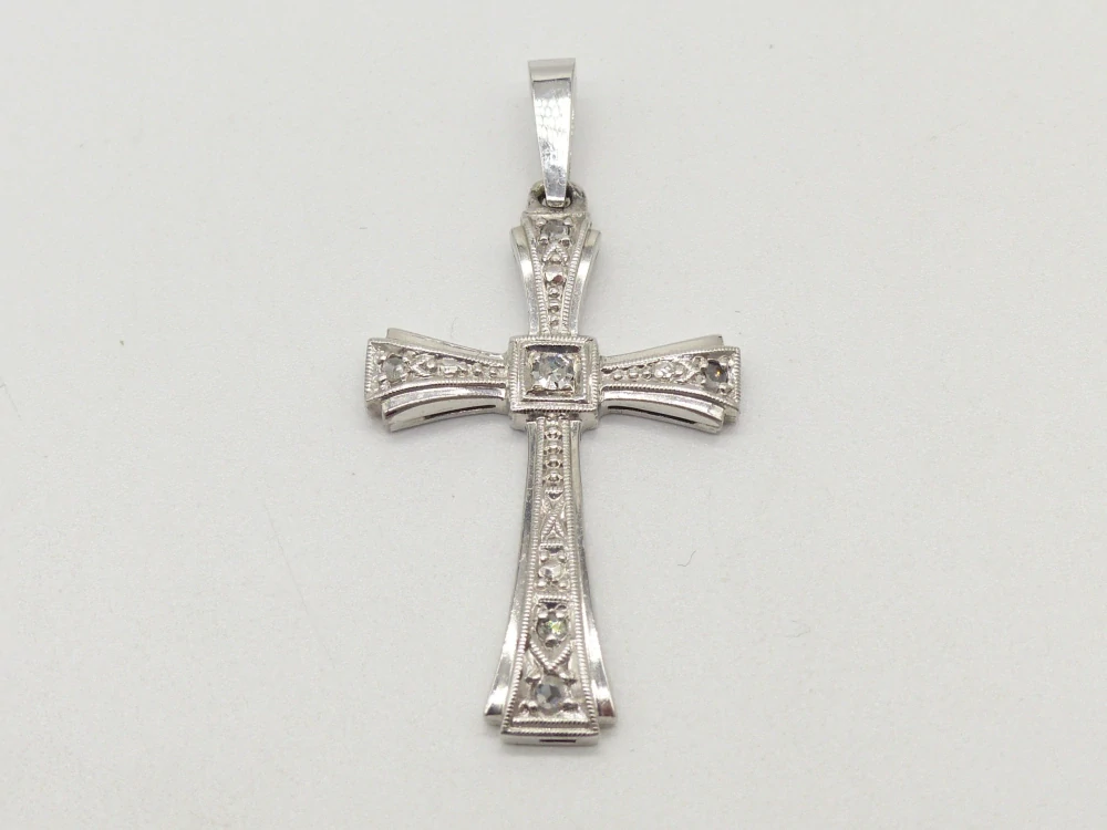Zlatý přívěsek 2,10g s diamanty