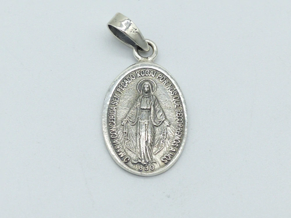 Stříbrný přívěsek 2g madonka