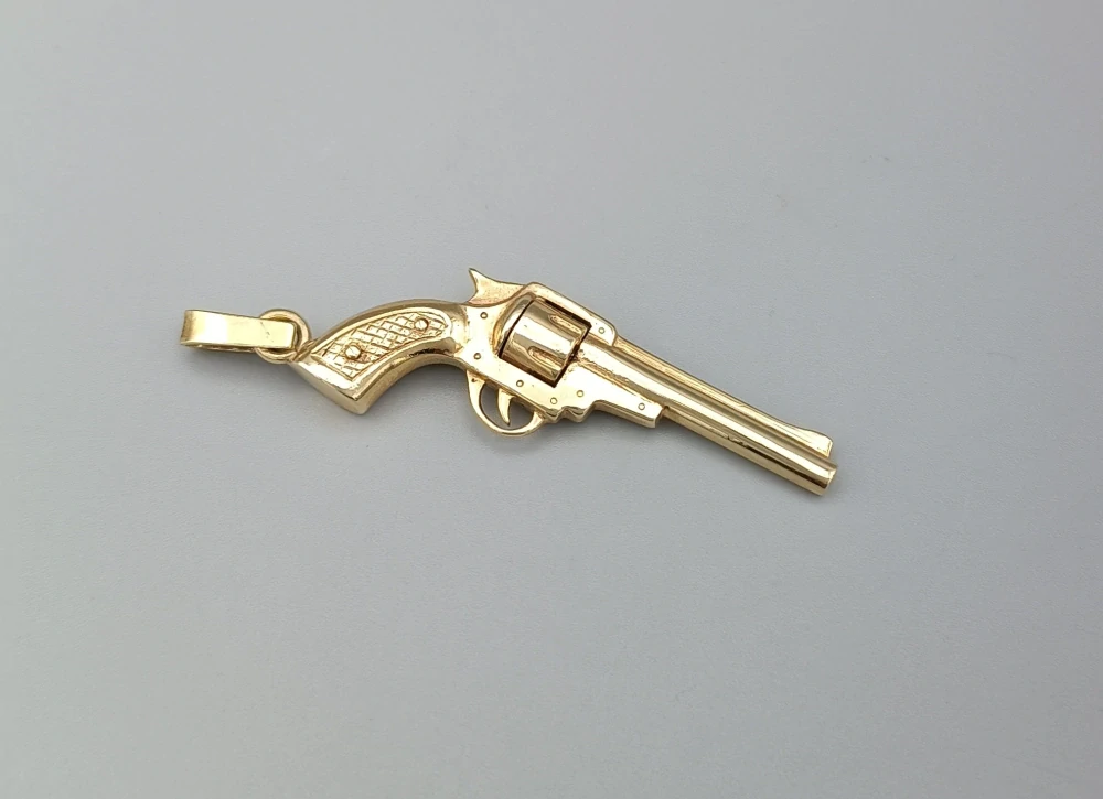 Zlatý přívěsek 16,25g, revolver