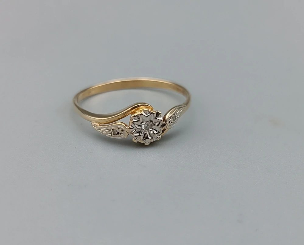 Zlatý prsten s diamanty 1,40g velikost 58,5