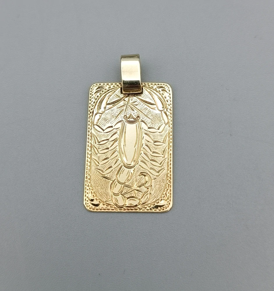Zlatý přívěsek 2,85g Štír