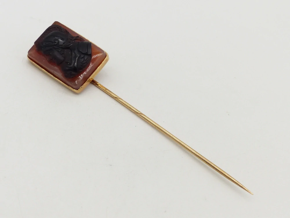 Zlatá jehlice 3,85g kamej