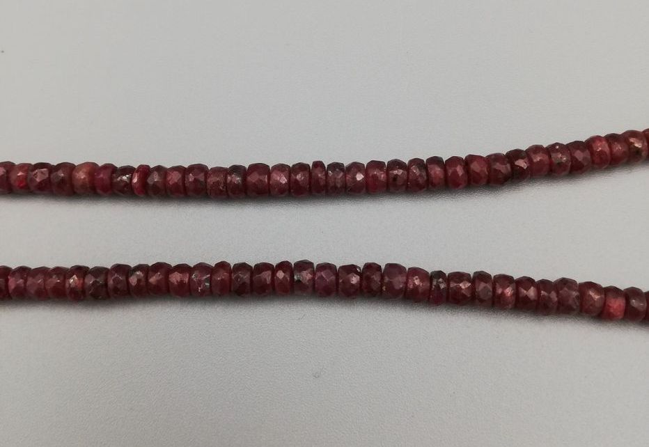Náhrdelník s rubíny délka 42,3 cm