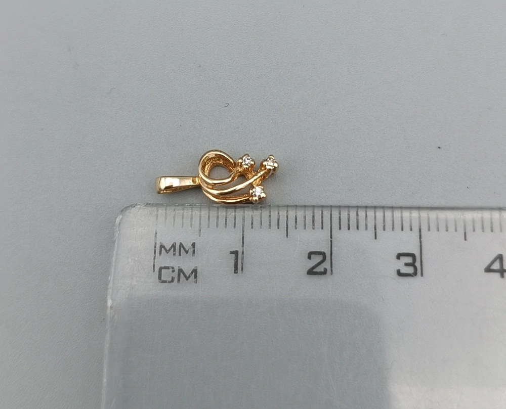 Zlatý přívěsek s diamanty 0,70g