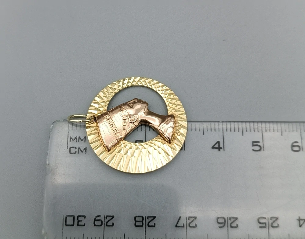 Zlatý přívěsek 4,10g, Nefertiti