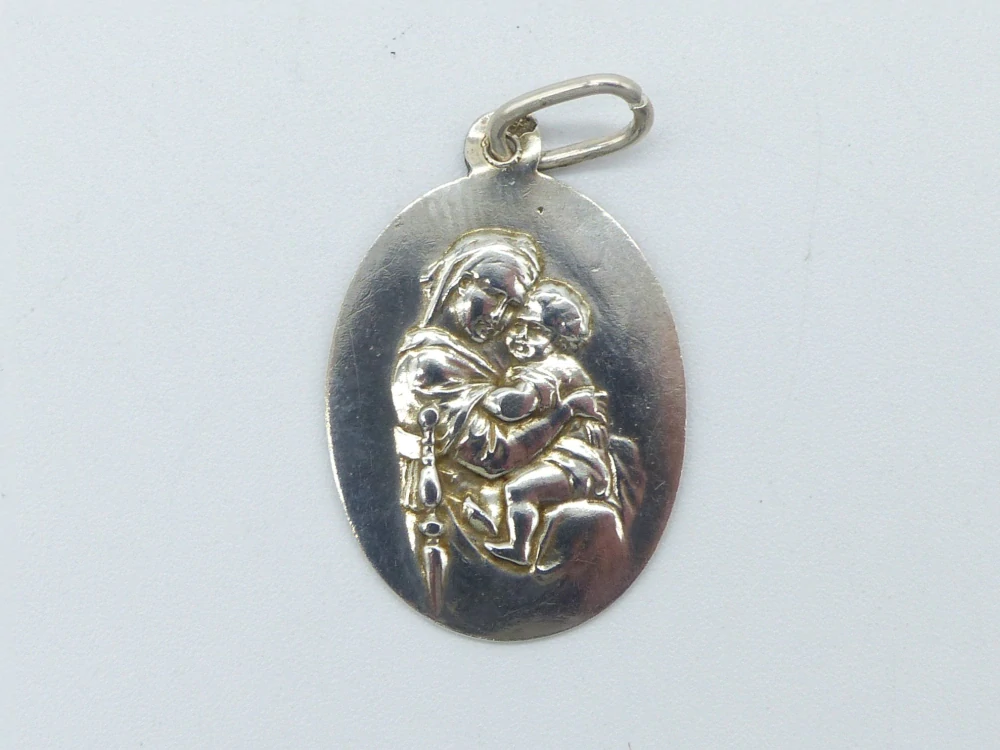 Stříbrný přívěsek 1g madonka