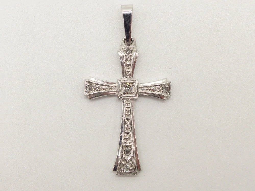 Zlatý přívěsek 2,10g s diamanty