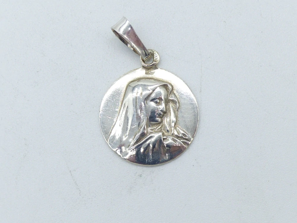 Stříbrný přívěsek 2g madonka