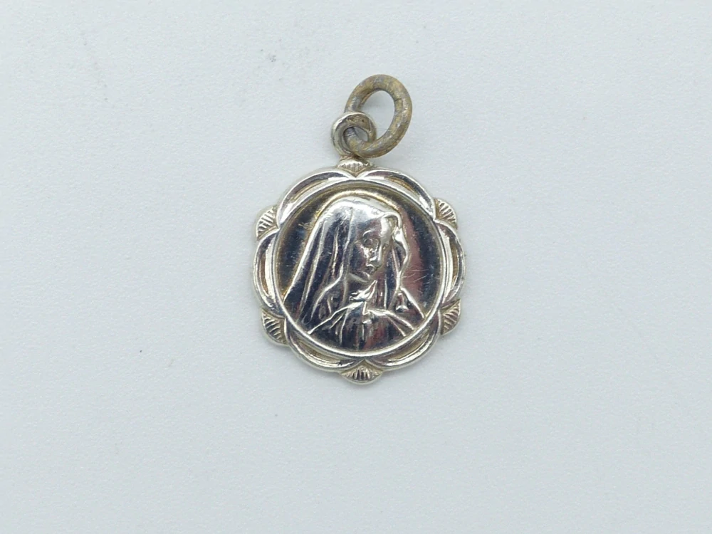 Stříbrný přívěsek 1g madonka