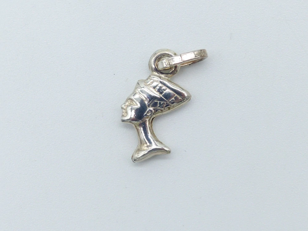 Stříbrný přívěsek 1g Nefertiti