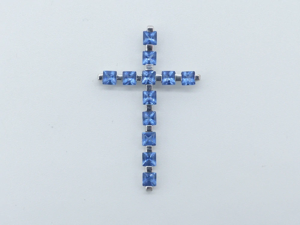 Stříbrný přívěsek 2g kříž