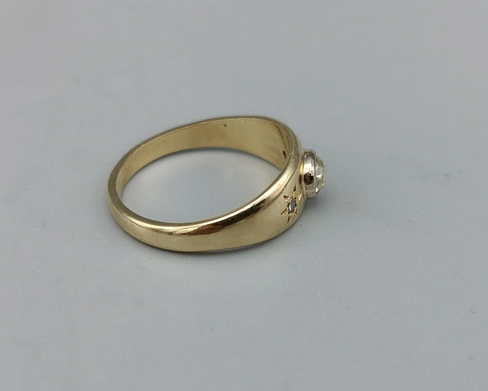Zlatý prsten s diamanty 4,15g velikost 58
