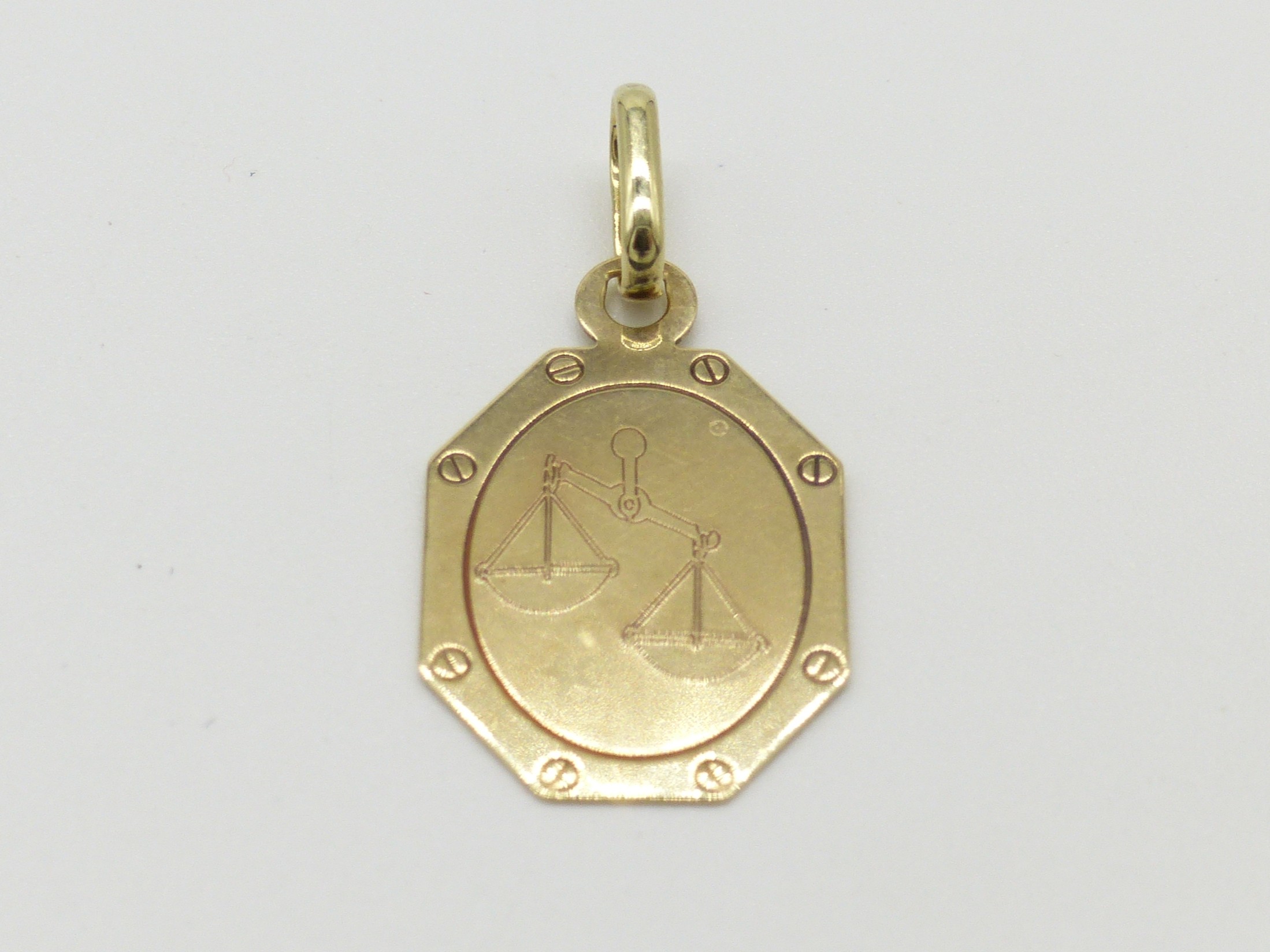 Zlatý přívěsek 0,95g znamení Váhy