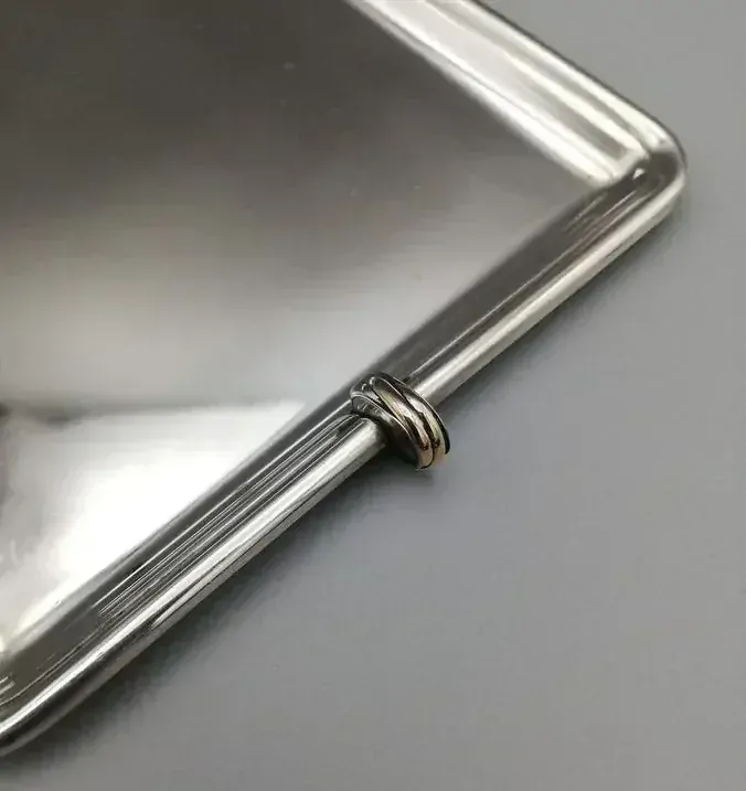 Luxusní stříbrný tác s panáky Cartier model Trinity