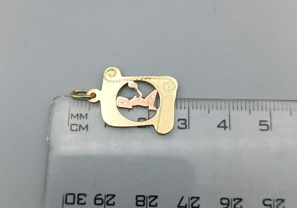 Zlatý přívěsek 1,15g Panna