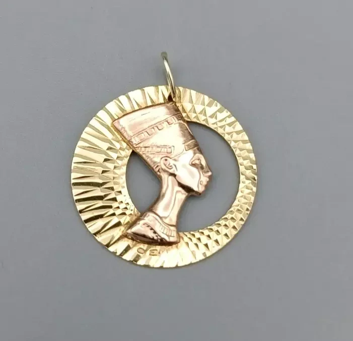Zlatý přívěsek 4,10g, Nefertiti