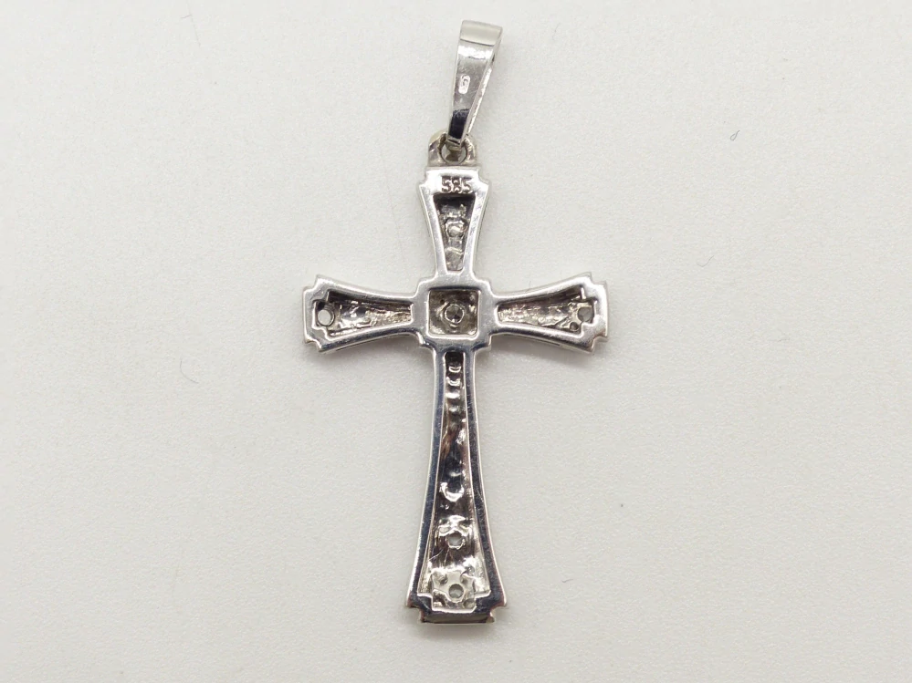 Zlatý přívěsek 2,10g s diamanty
