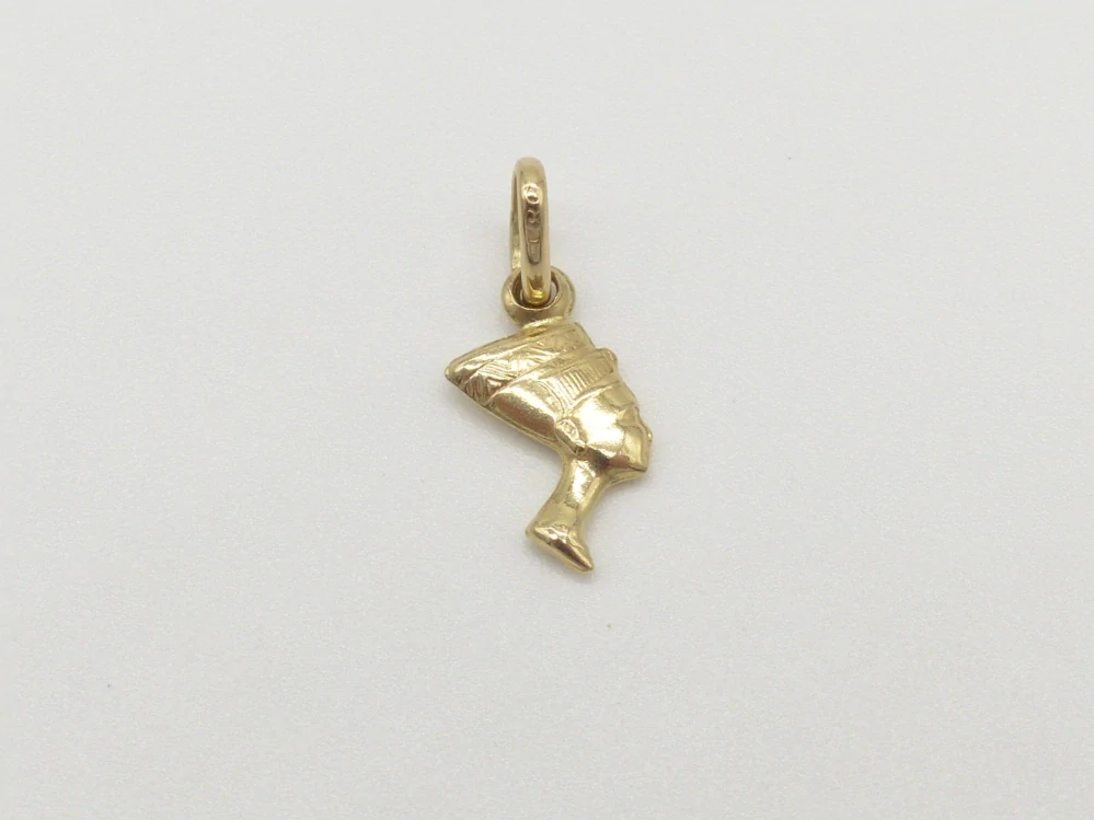 Zlatý přívěsek 0,40g Nefertiti