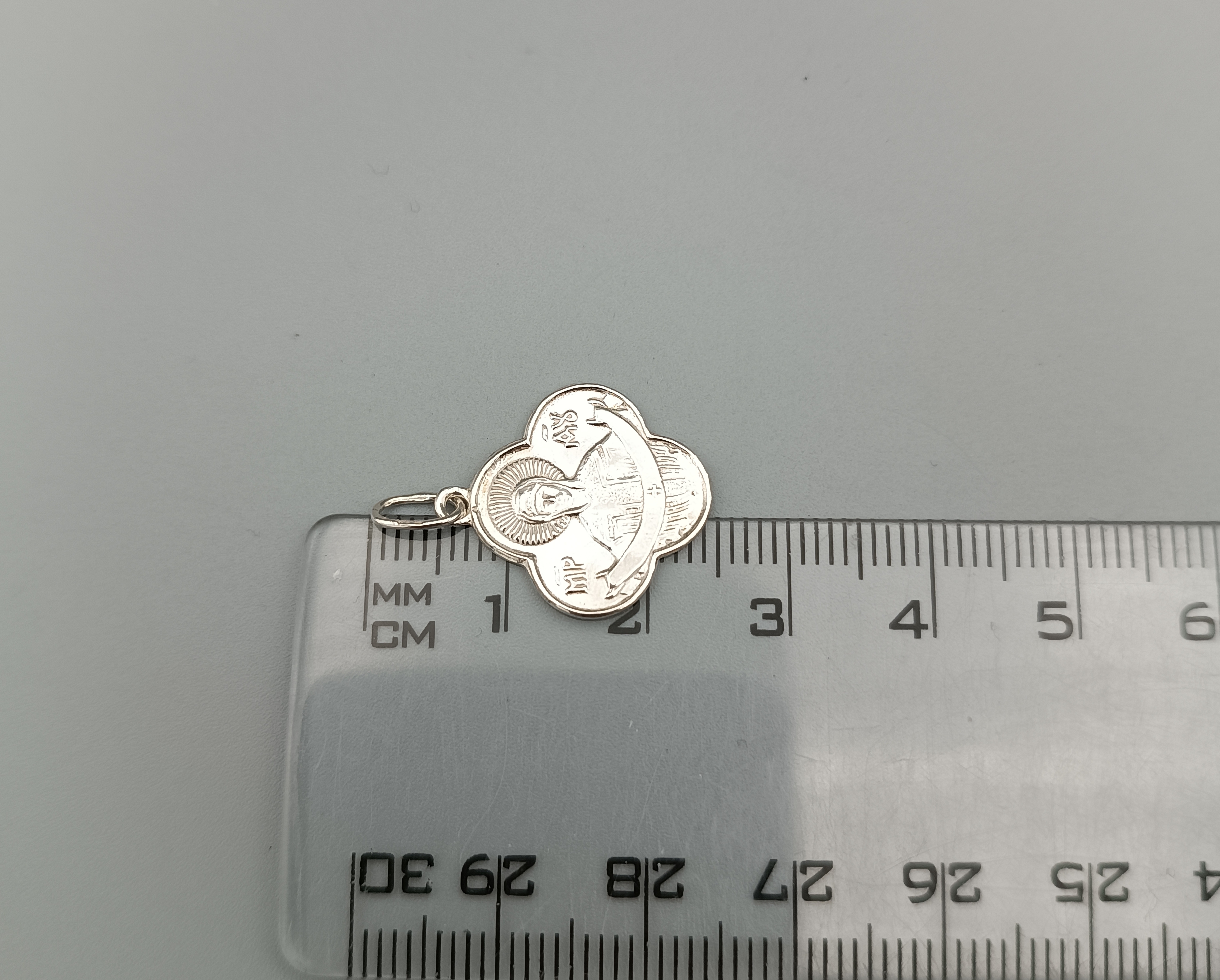 Stříbrný přívěsek 1,05g madonka