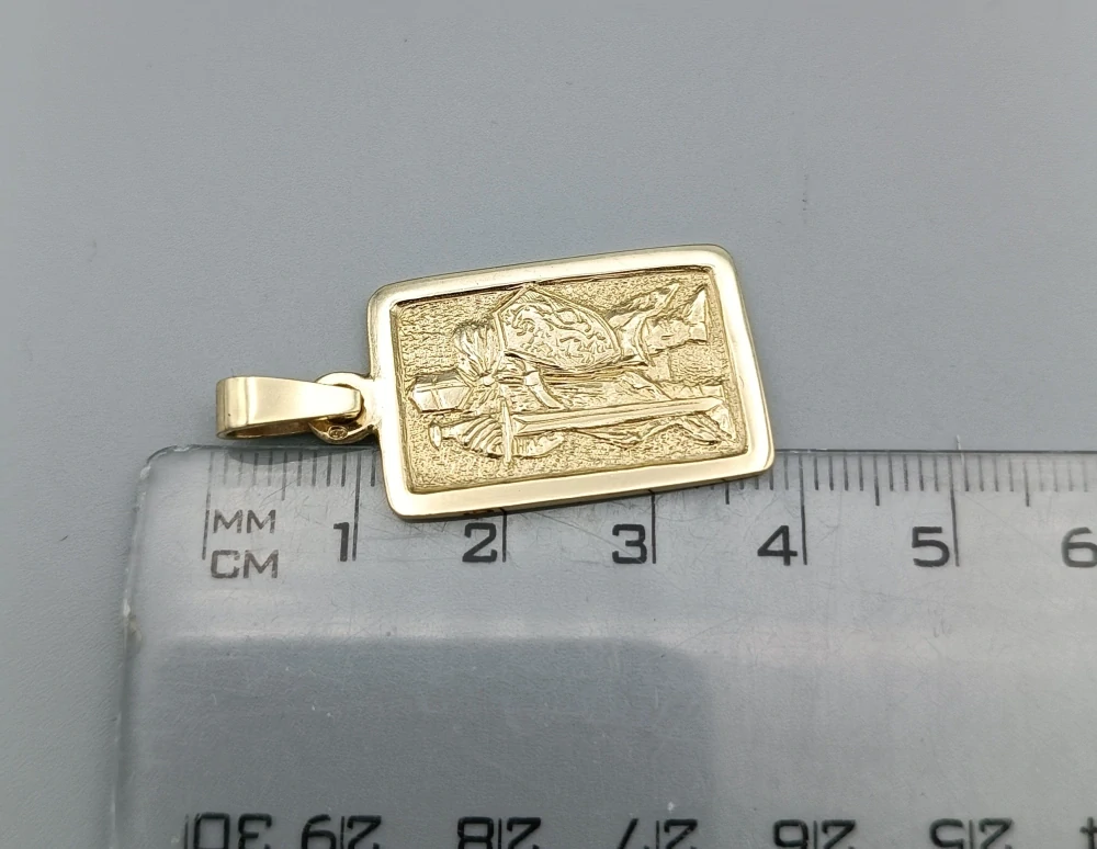 Zlatý přívěsek 7,20g, rytíř