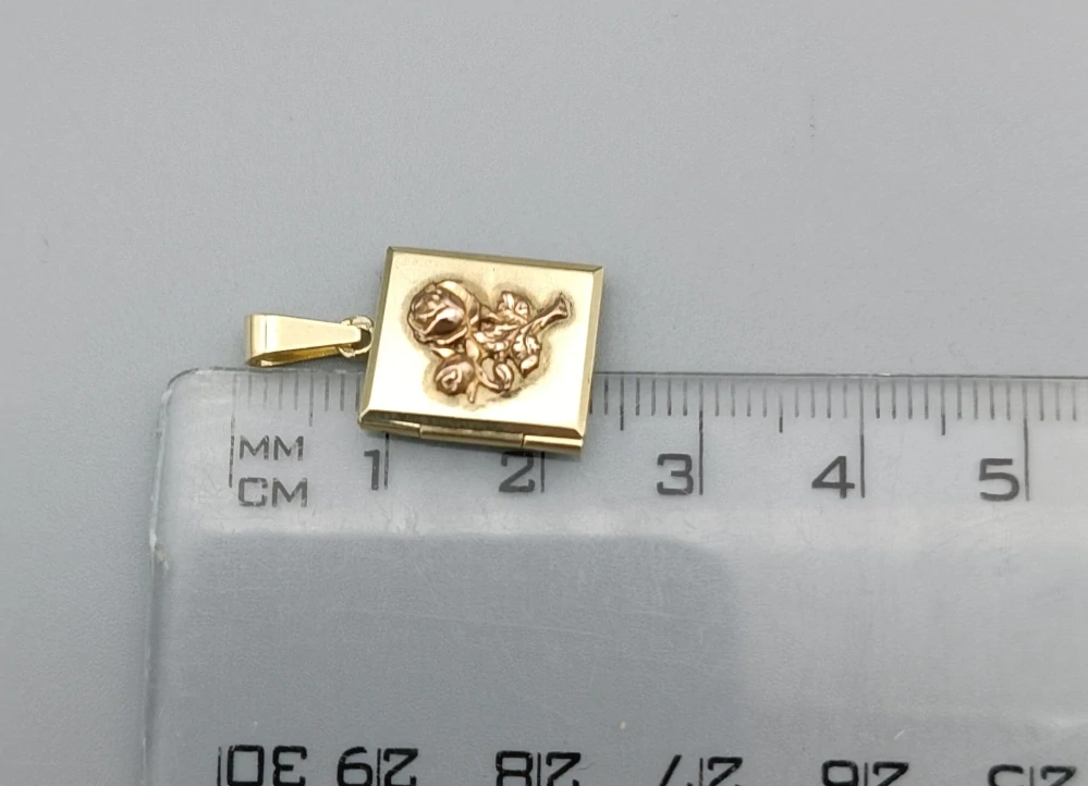 Zlatý přívěsek 3,20g, medailon